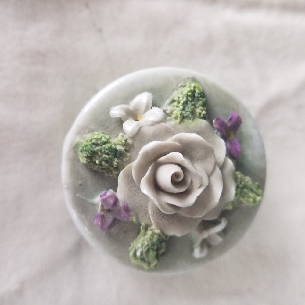 Trinket Box Green Excellent 3D Floral Rose Germany Porcelain jewlery box 2"